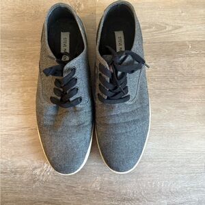 Steve Madden Gray Oxfords with Minimalist Design